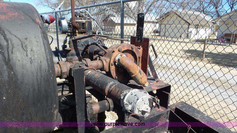 image for item CD9873 1982 Etnyre maintenance oil distributor trailer