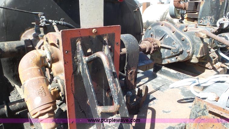 image for item CD9873 1982 Etnyre maintenance oil distributor trailer