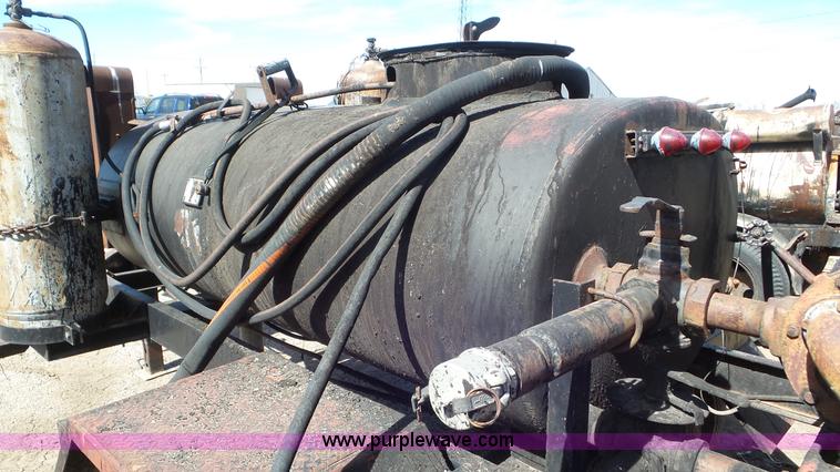 image for item CD9873 1982 Etnyre maintenance oil distributor trailer