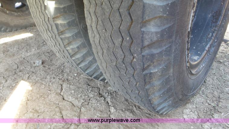 image for item CD9873 1982 Etnyre maintenance oil distributor trailer