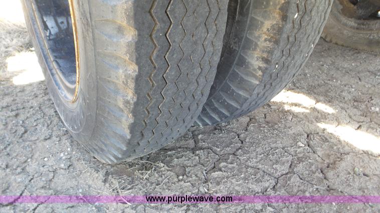 image for item CD9873 1982 Etnyre maintenance oil distributor trailer