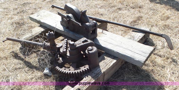 image for item CD9884 Assorted items