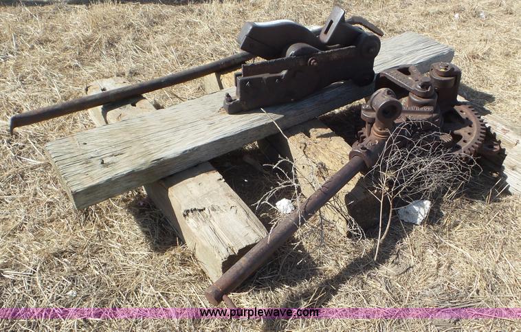 image for item CD9884 Assorted items