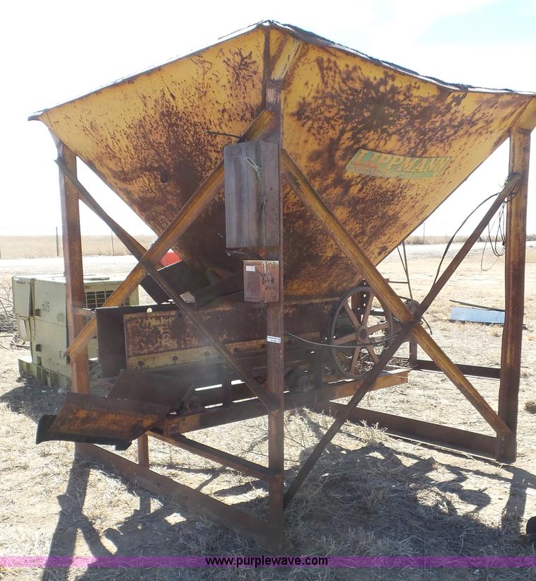 image for item CD9889 Lippmann feed hopper