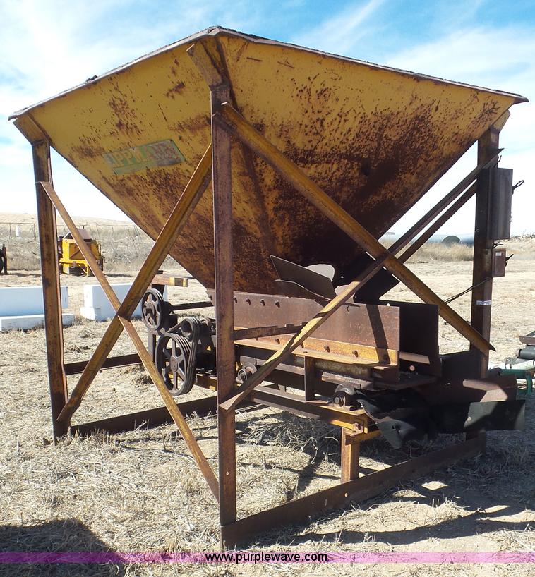 image for item CD9889 Lippmann feed hopper