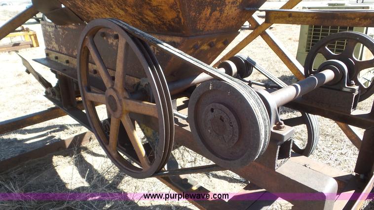 image for item CD9889 Lippmann feed hopper