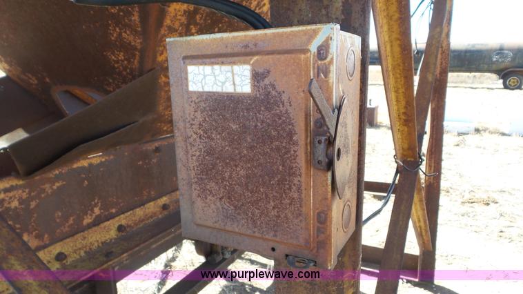 image for item CD9889 Lippmann feed hopper