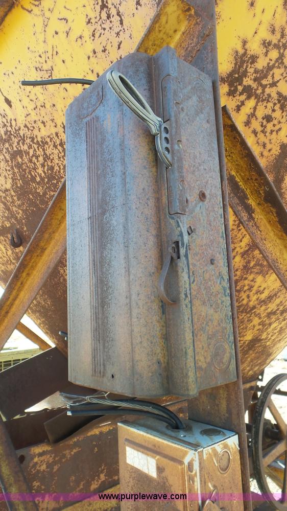 image for item CD9889 Lippmann feed hopper