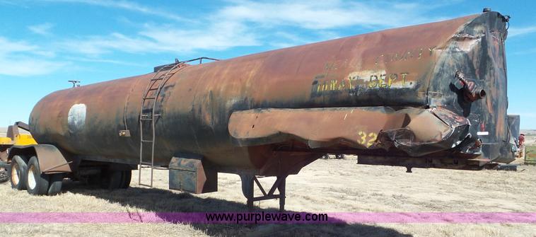 image for item CD9895 1957 Moser tank trailer