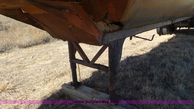 image for item CD9895 1957 Moser tank trailer