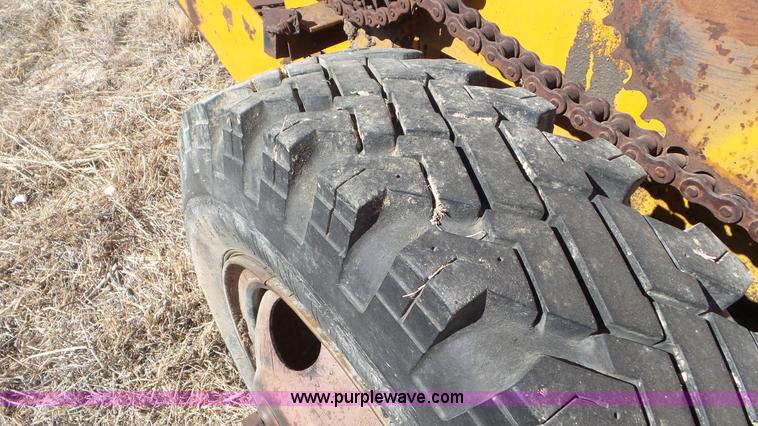 image for item CD9896 Little Ford asphalt patching machine