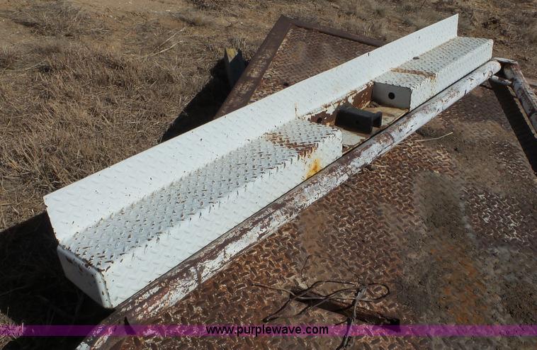 image for item CD9898 Flatbed