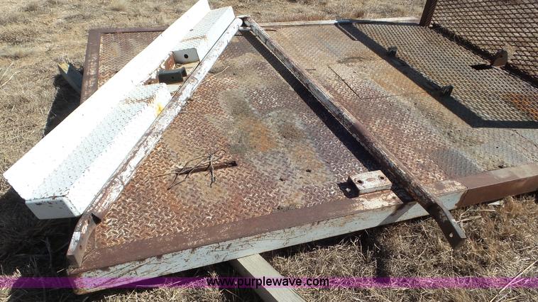 image for item CD9898 Flatbed