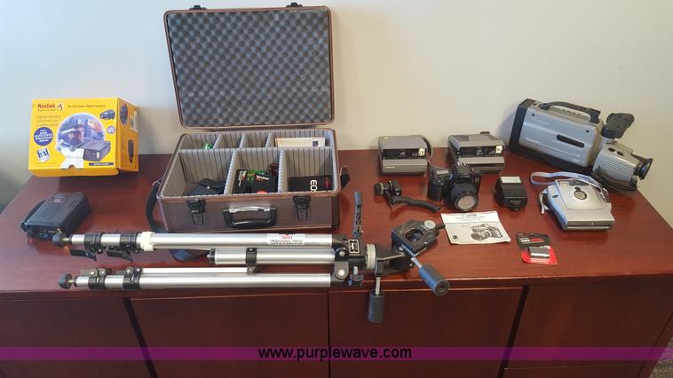 image for item F1191 Assorted electronics