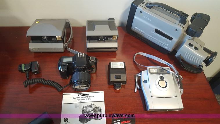 image for item F1191 Assorted electronics