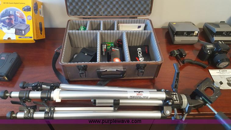 image for item F1191 Assorted electronics