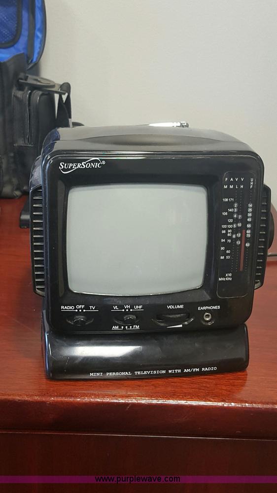 image for item F1191 Assorted electronics