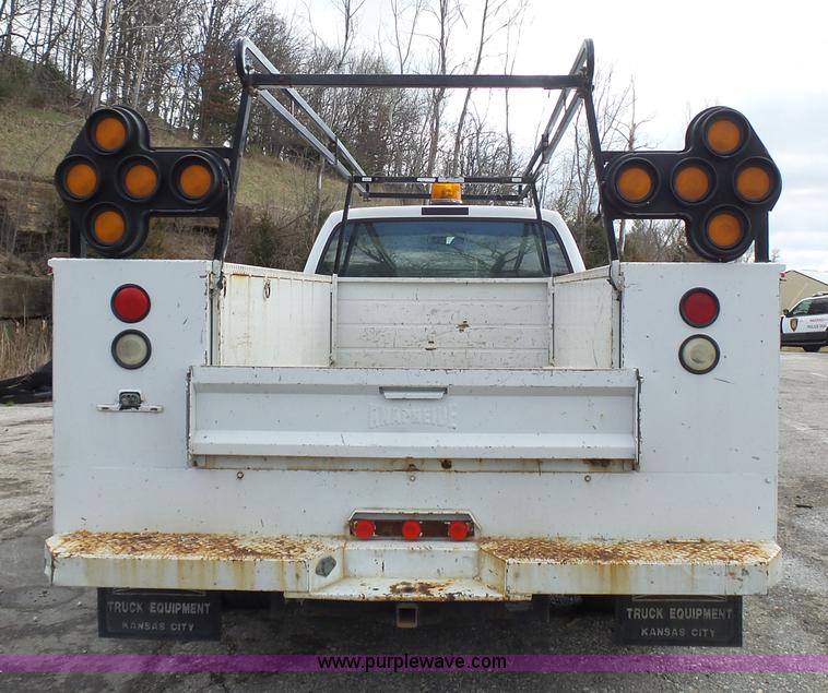 image for item J4225 1999 Ford F450 XL Super Duty utility truck