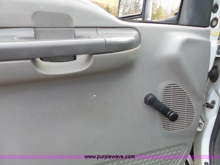 image for item J4225 1999 Ford F450 XL Super Duty utility truck