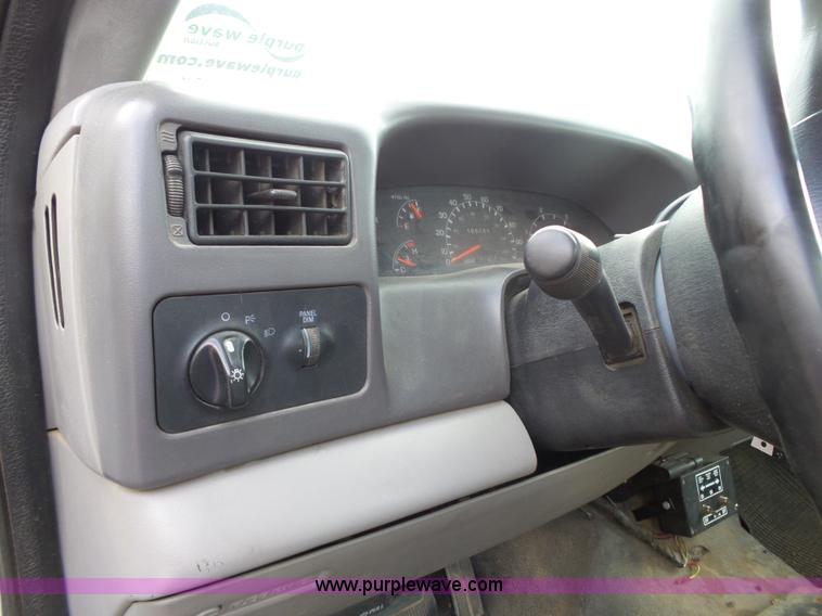 image for item J4225 1999 Ford F450 XL Super Duty utility truck