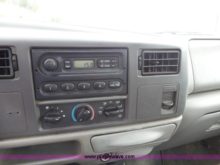 image for item J4225 1999 Ford F450 XL Super Duty utility truck