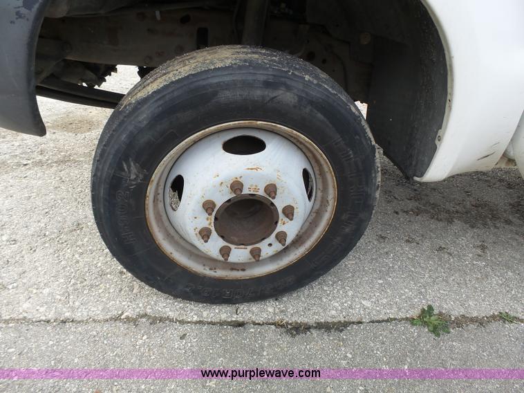 image for item J4225 1999 Ford F450 XL Super Duty utility truck