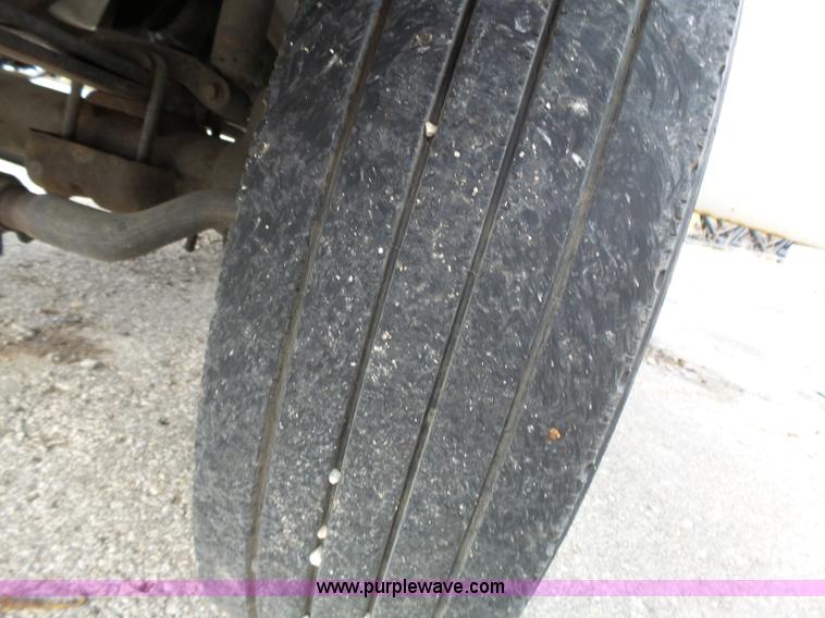 image for item J4225 1999 Ford F450 XL Super Duty utility truck