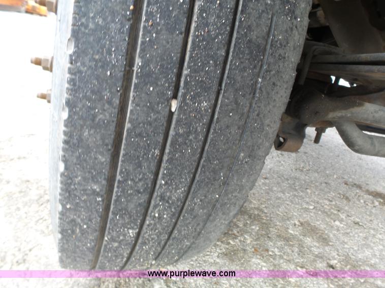 image for item J4225 1999 Ford F450 XL Super Duty utility truck