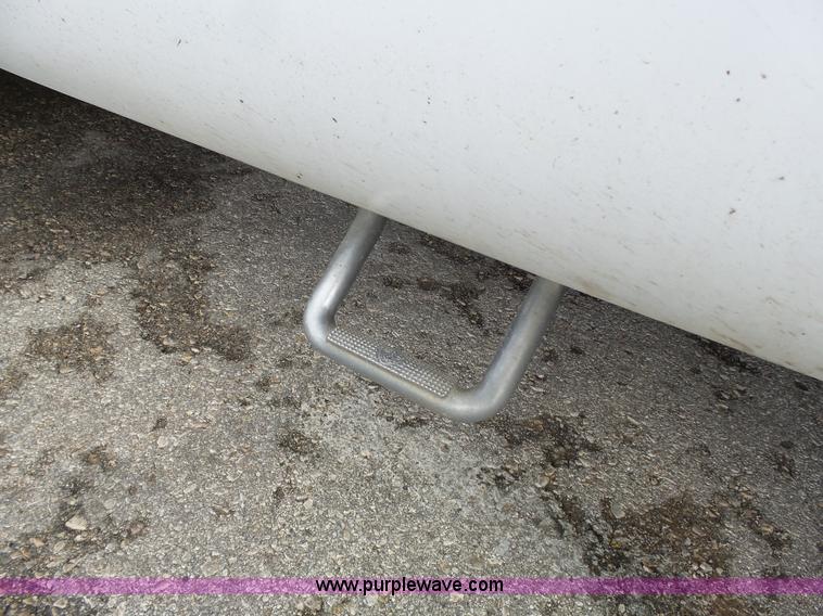 image for item J4225 1999 Ford F450 XL Super Duty utility truck