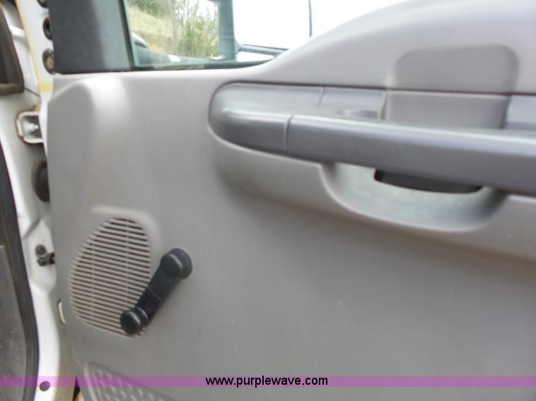 image for item J4225 1999 Ford F450 XL Super Duty utility truck