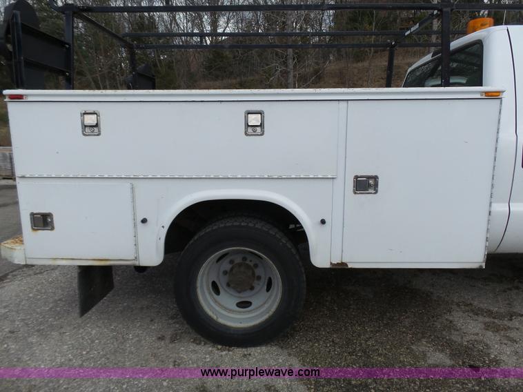 image for item J4225 1999 Ford F450 XL Super Duty utility truck