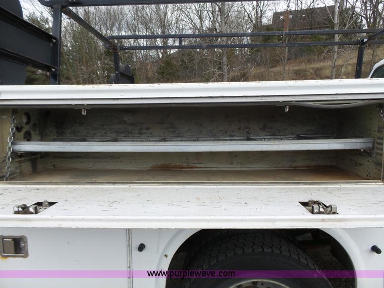 image for item J4225 1999 Ford F450 XL Super Duty utility truck