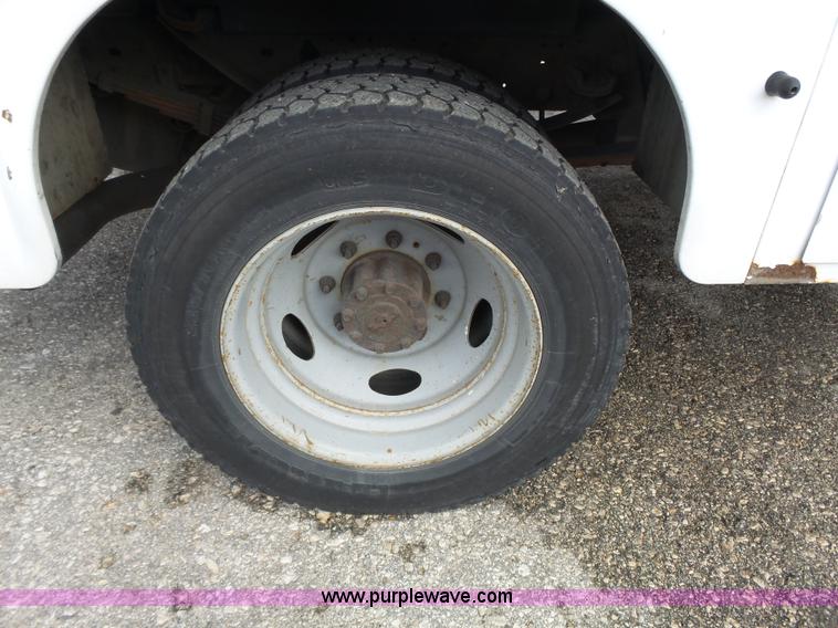 image for item J4225 1999 Ford F450 XL Super Duty utility truck