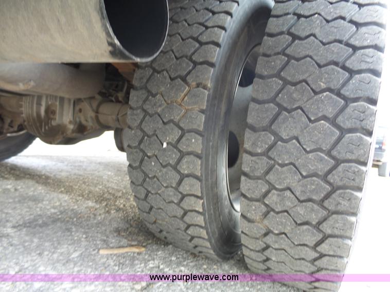 image for item J4225 1999 Ford F450 XL Super Duty utility truck