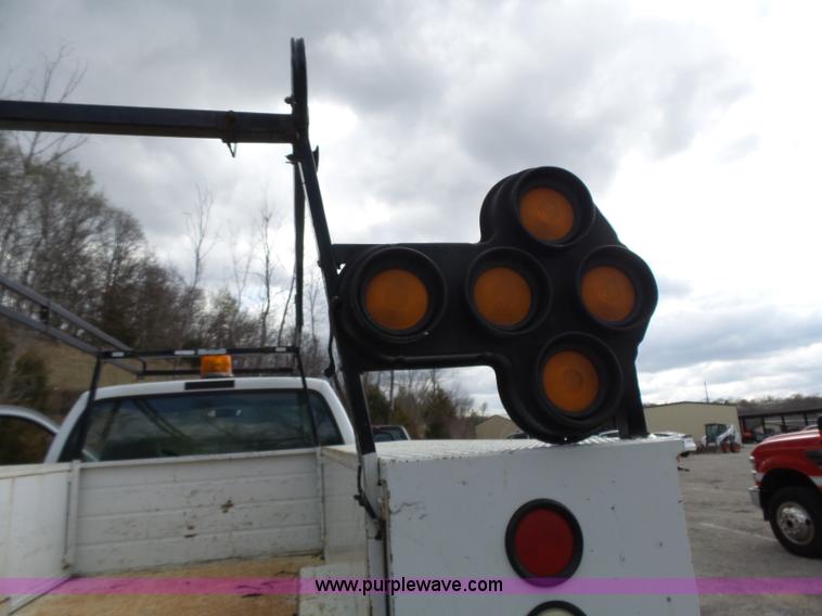 image for item J4225 1999 Ford F450 XL Super Duty utility truck