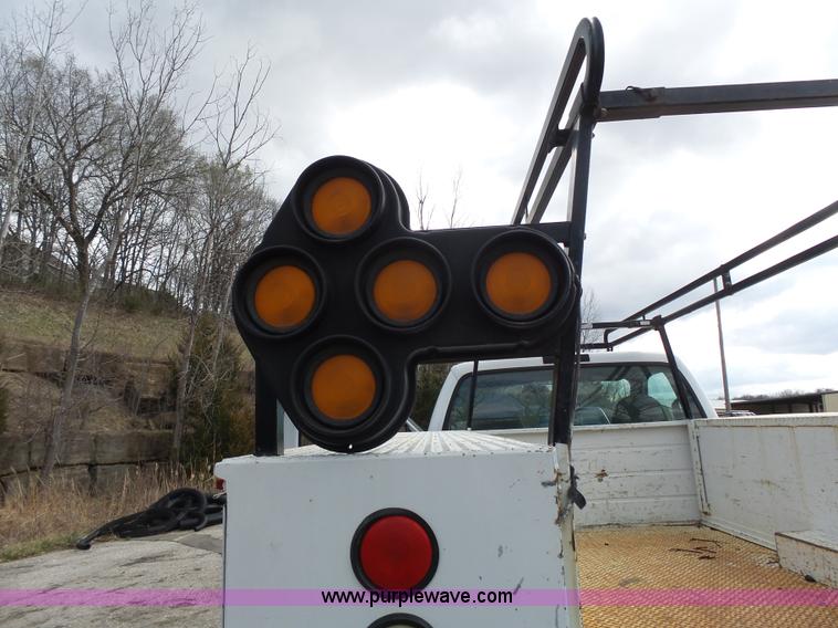 image for item J4225 1999 Ford F450 XL Super Duty utility truck