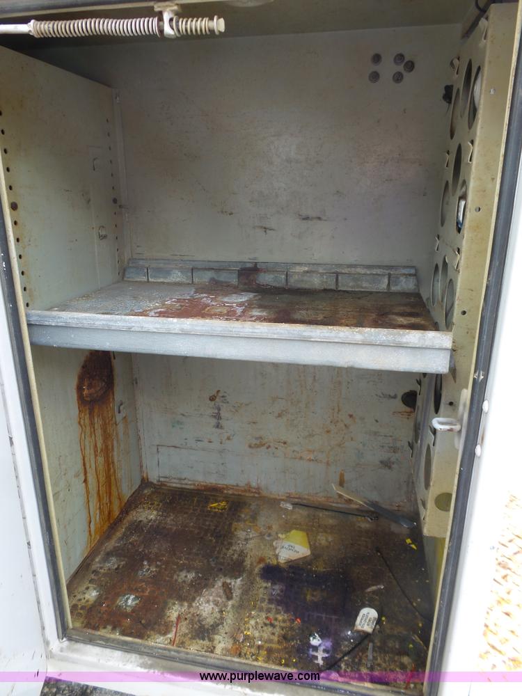 image for item J4225 1999 Ford F450 XL Super Duty utility truck