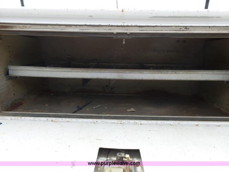 image for item J4225 1999 Ford F450 XL Super Duty utility truck