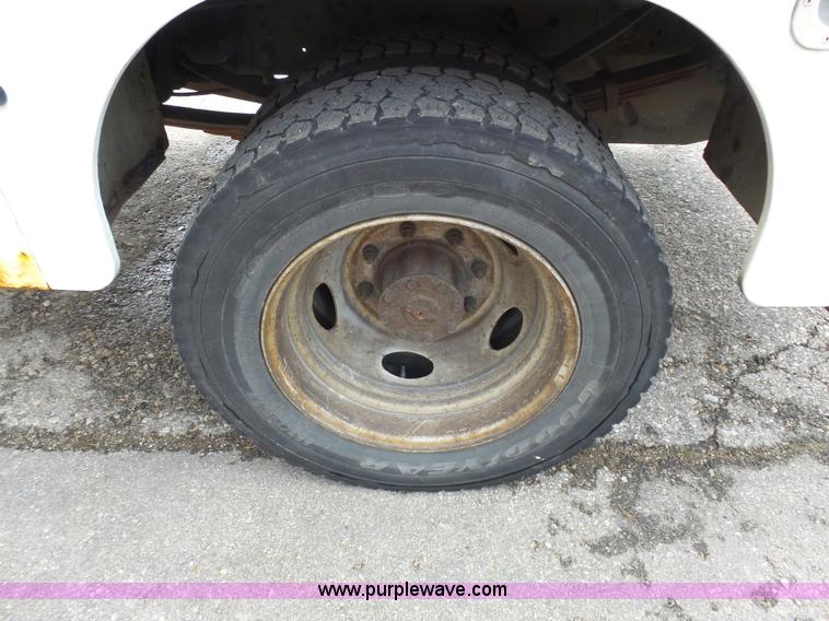 image for item J4225 1999 Ford F450 XL Super Duty utility truck