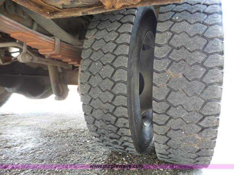 image for item J4225 1999 Ford F450 XL Super Duty utility truck