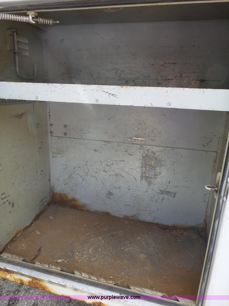 image for item J4225 1999 Ford F450 XL Super Duty utility truck