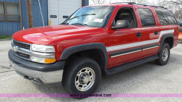 image for item J4227 2003 Chevrolet Suburban SUV