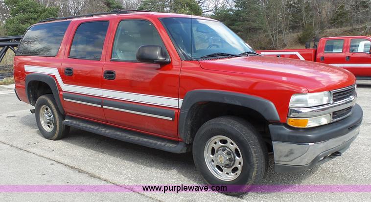 image for item J4227 2003 Chevrolet Suburban SUV