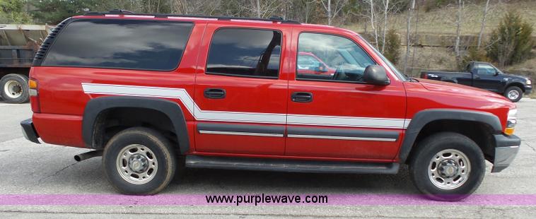 image for item J4227 2003 Chevrolet Suburban SUV