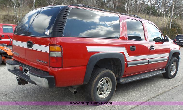 image for item J4227 2003 Chevrolet Suburban SUV