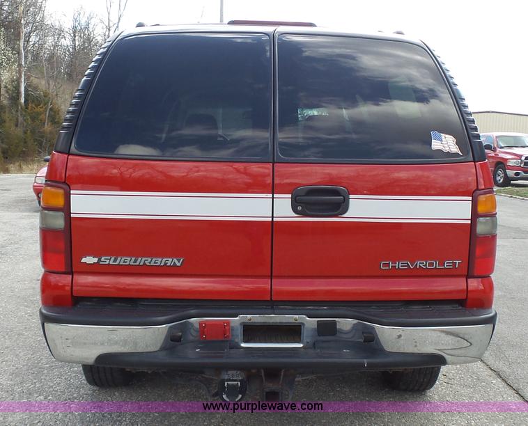 image for item J4227 2003 Chevrolet Suburban SUV