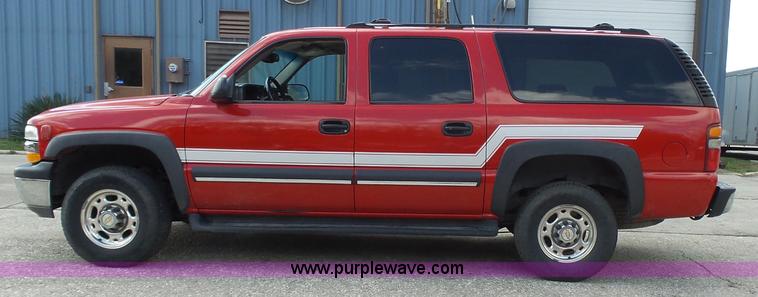 image for item J4227 2003 Chevrolet Suburban SUV