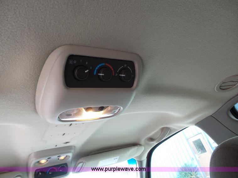 image for item J4227 2003 Chevrolet Suburban SUV
