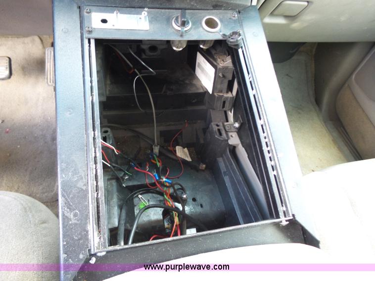 image for item J4227 2003 Chevrolet Suburban SUV