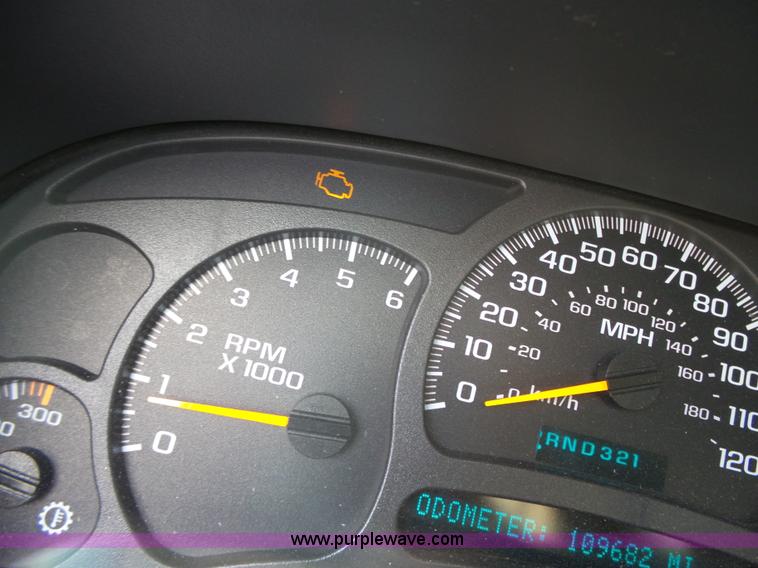 image for item J4227 2003 Chevrolet Suburban SUV